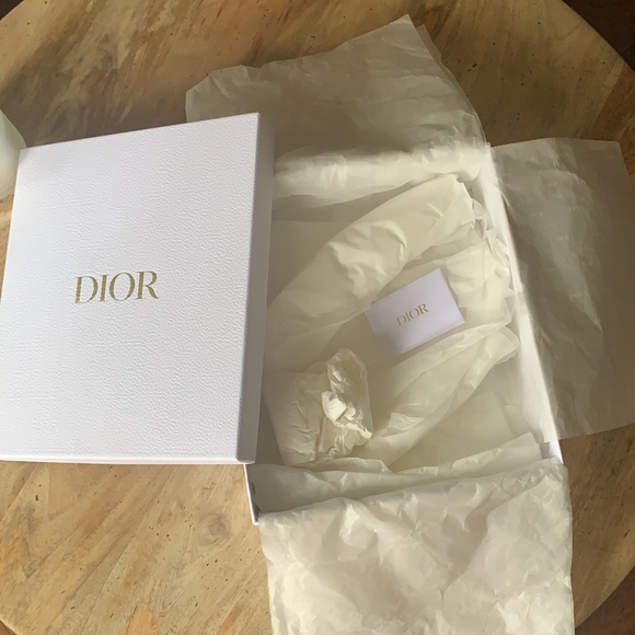 DIOR Gift/Shoe Box w/Silk paper - Medium - Picture 7 of 7